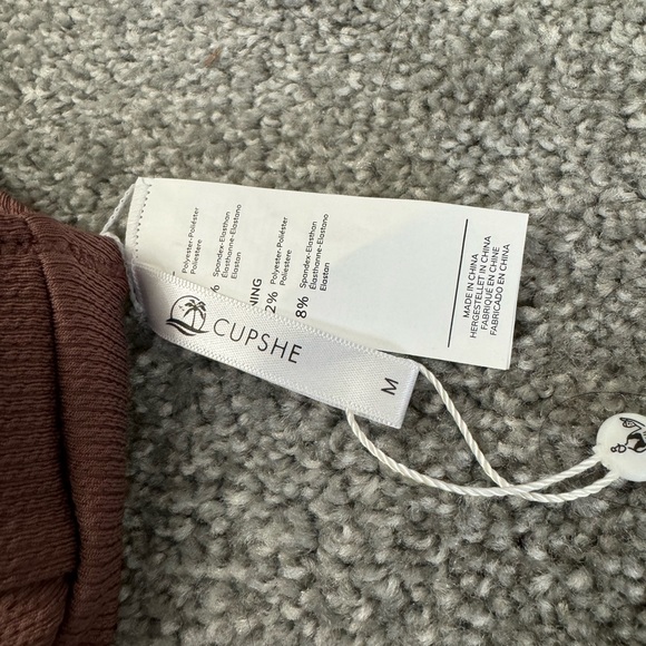 New with tags Cupshe Ribbed Cutout One Shoulder one piece swimsuit in size M - Picture 4 of 7